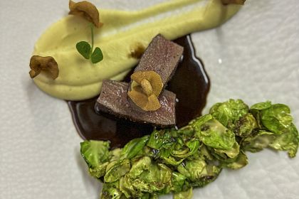 rehruecken-pastinake-rosenkohlblaetter-1